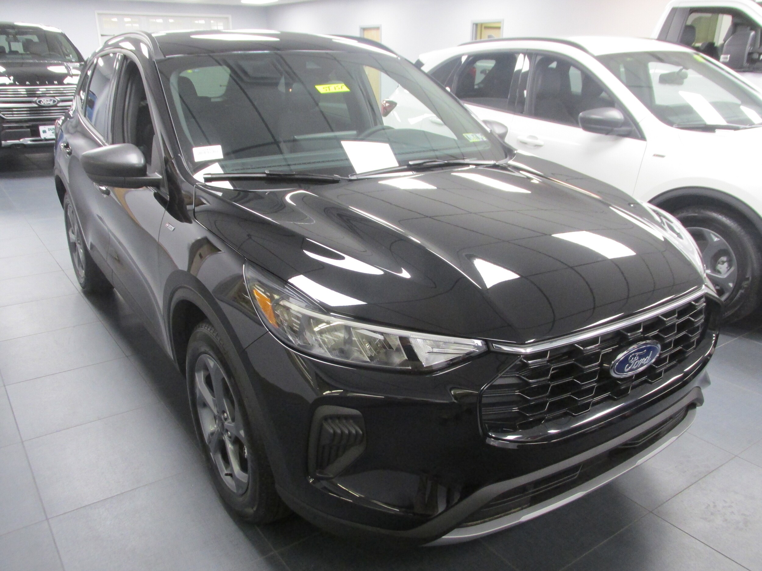 2025 Ford Escape ST-Line photo 2