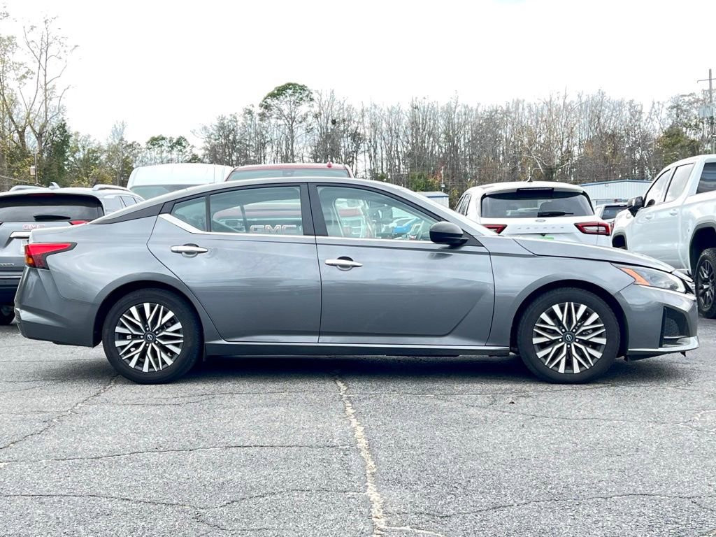 2024 Nissan Altima 2.5 SV photo 2