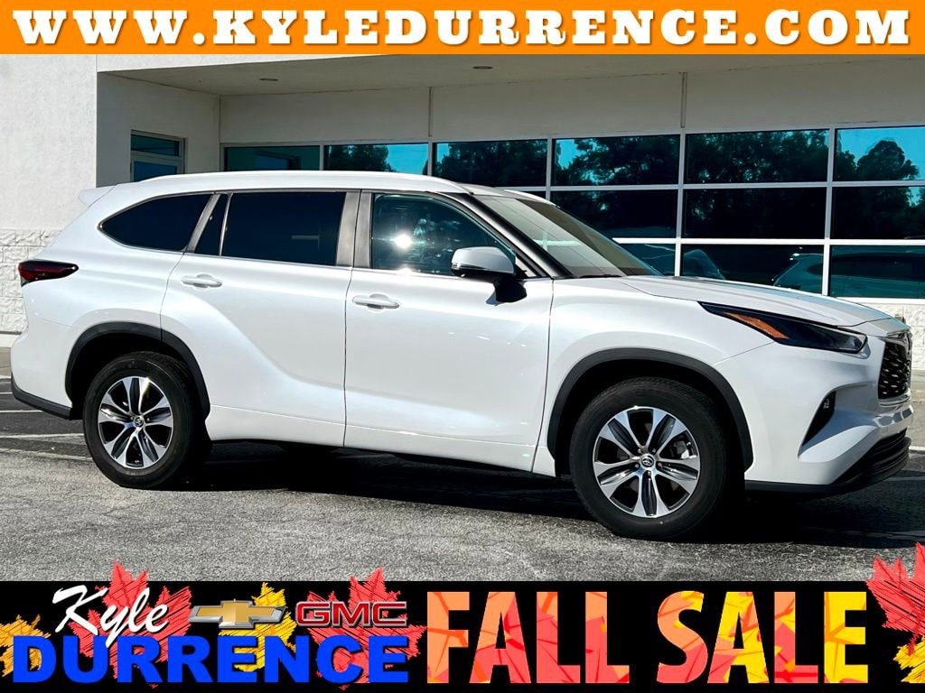 Used 2024 Toyota Highlander LE SUV