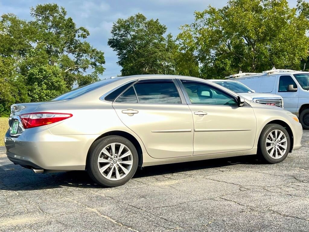 2017 Toyota Camry XSE V6 photo 3