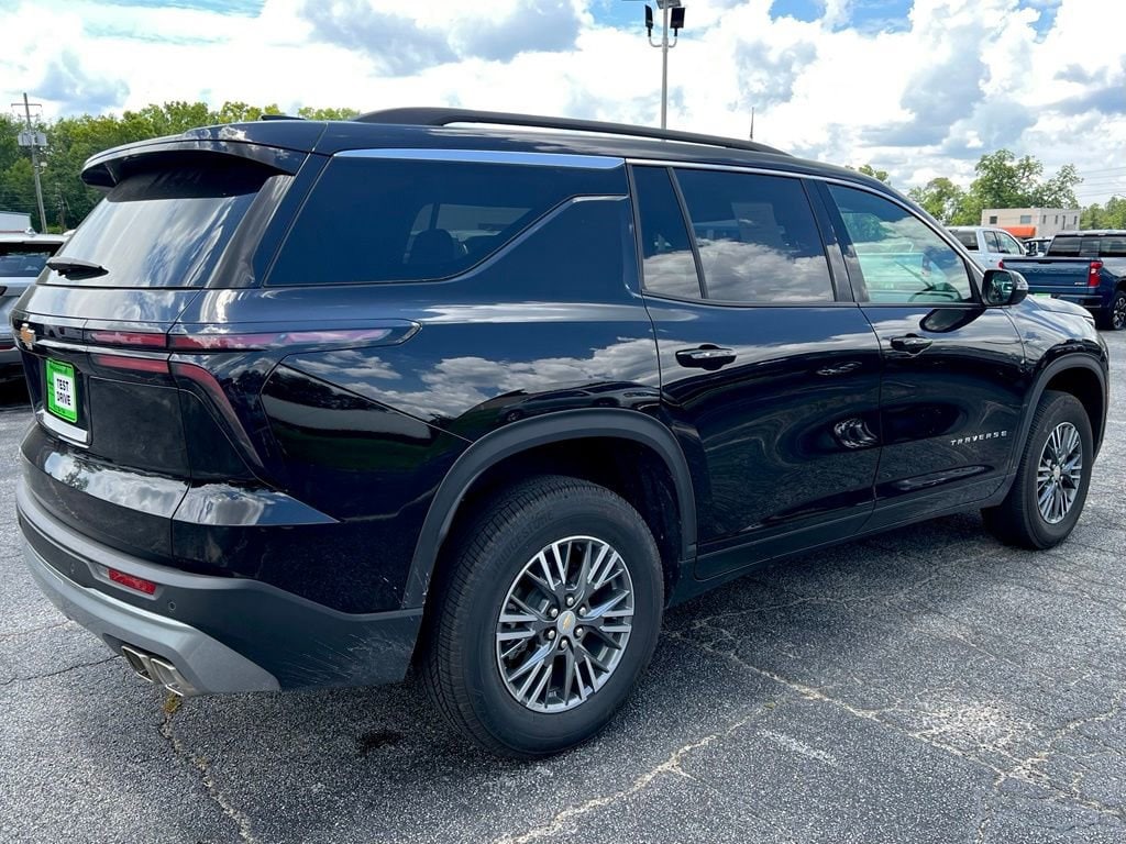 Used 2026 Chevrolet Traverse LT SUV
