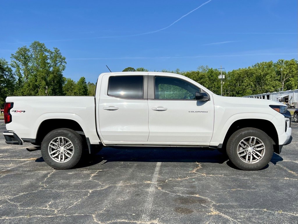 2024 Chevrolet Colorado LT photo 2