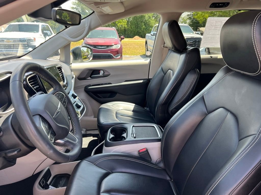Used 2023 Chrysler Pacifica Touring L Van Passenger Van