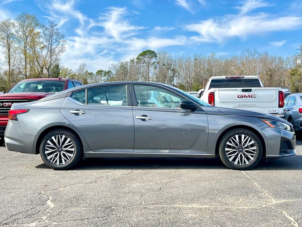 2024 Nissan Altima 2.5 SV photo 2
