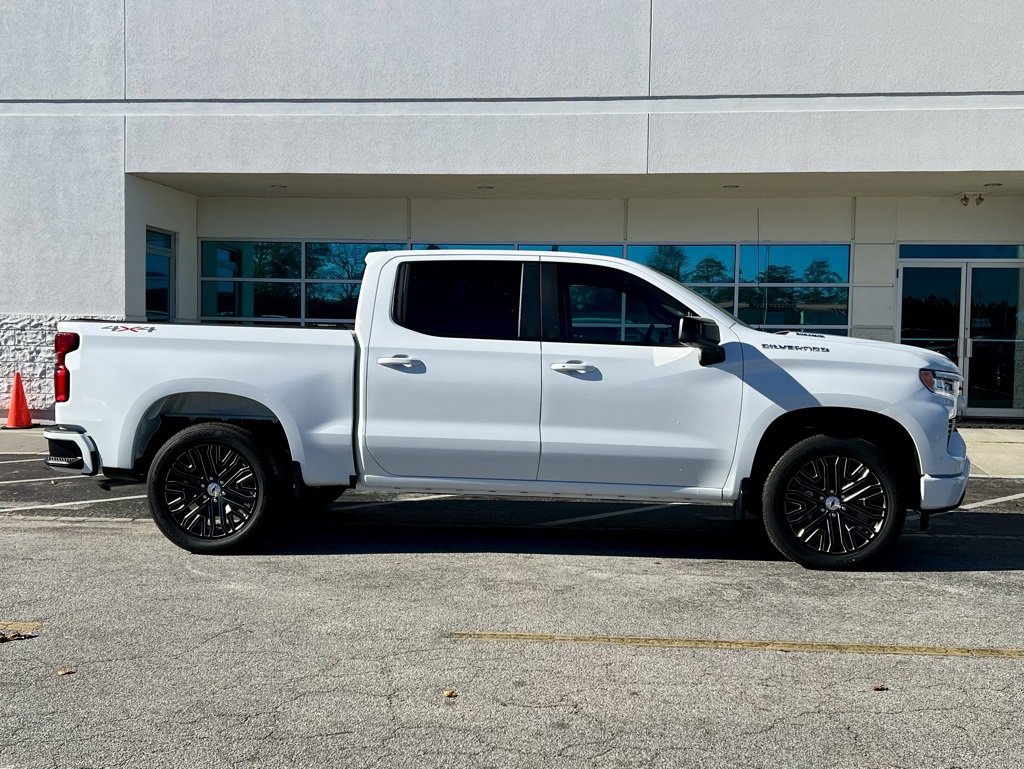 2025 Chevrolet Silverado 1500 RST photo 3