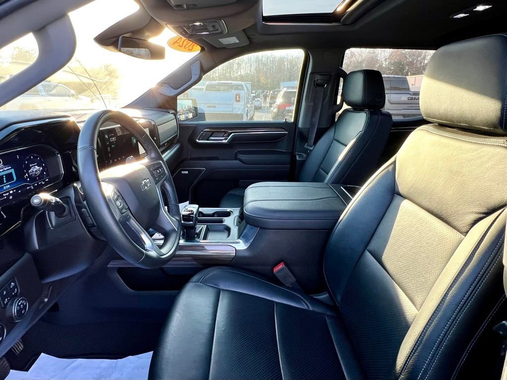 2024 Chevrolet Silverado 1500 RST photo 4