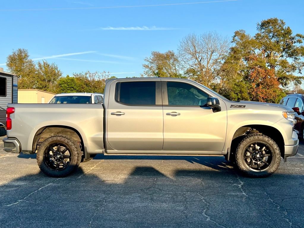 2024 Chevrolet Silverado 1500 RST photo 2