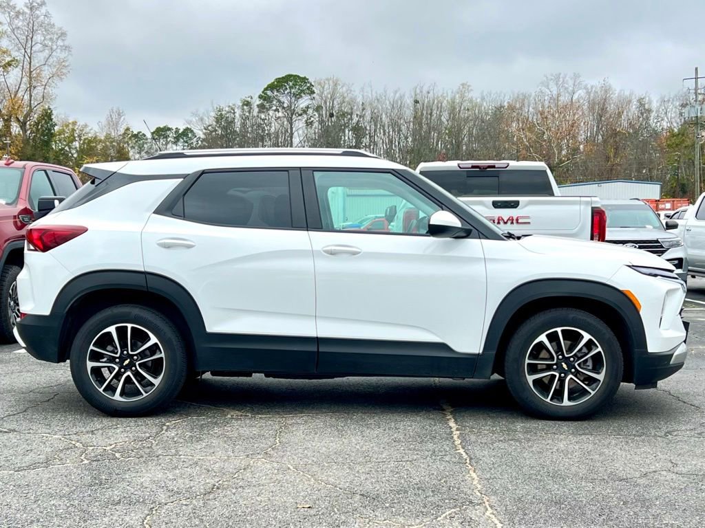 2025 Chevrolet Trailblazer LT photo 2