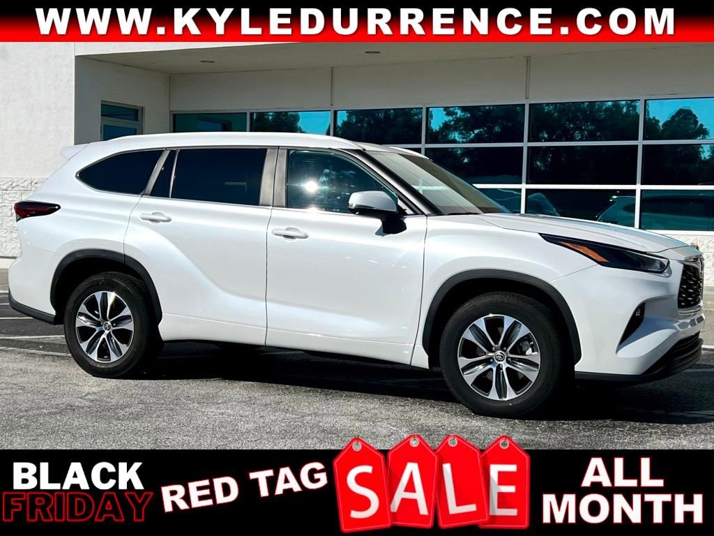 2024 Toyota Highlander LE's photo