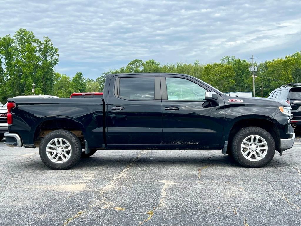 2023 Chevrolet Silverado 1500 LT photo 2
