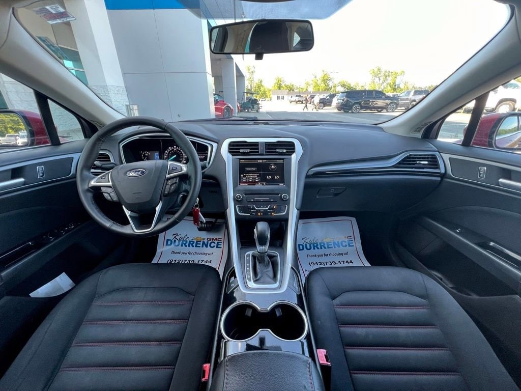 Used 2016 Ford Fusion SE Sedan