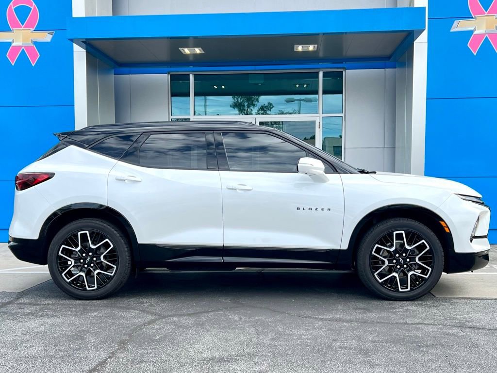 2023 Chevrolet Blazer RS photo 2