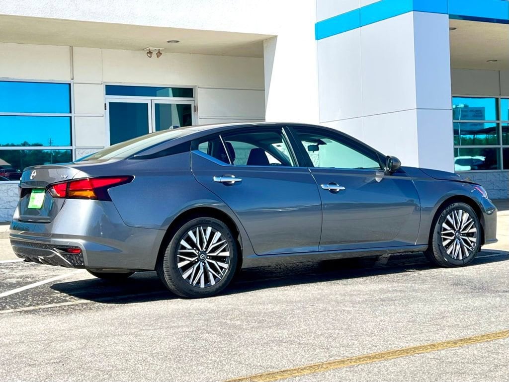 Used 2023 Nissan Altima 2.5 SV Sedan