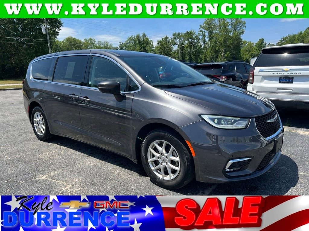 2023 Chrysler Pacifica Touring L's photo