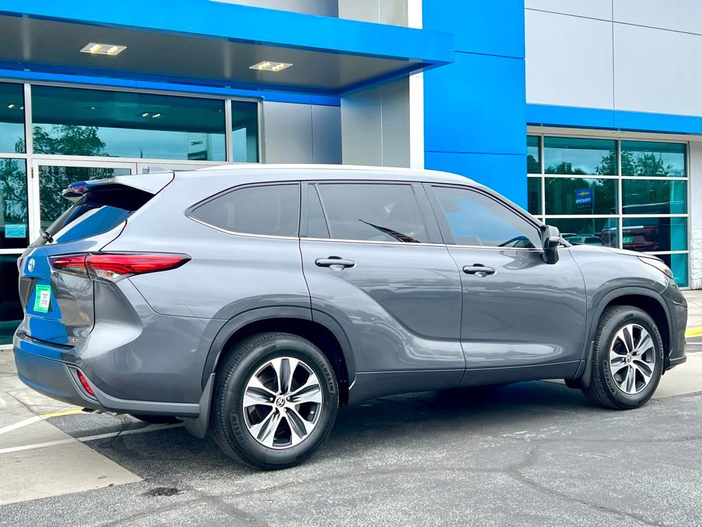 2023 Toyota Highlander L photo 4