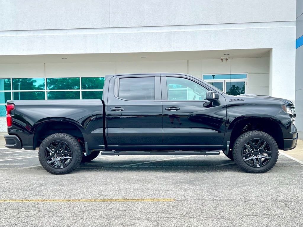 2024 Chevrolet Silverado 1500 LT Trail Boss photo 3
