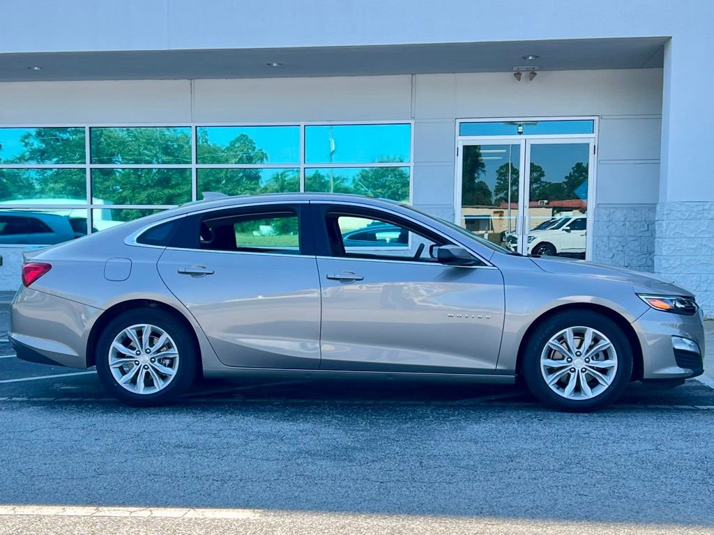 2024 Chevrolet Malibu 1LT photo 2