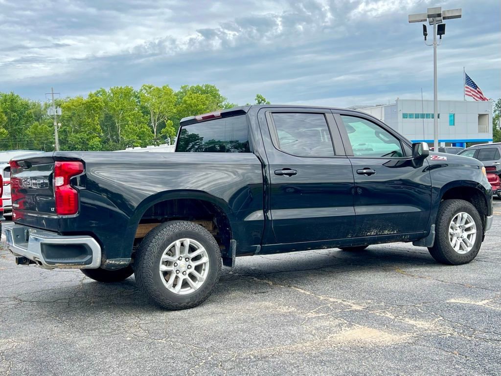 2023 Chevrolet Silverado 1500 LT photo 3