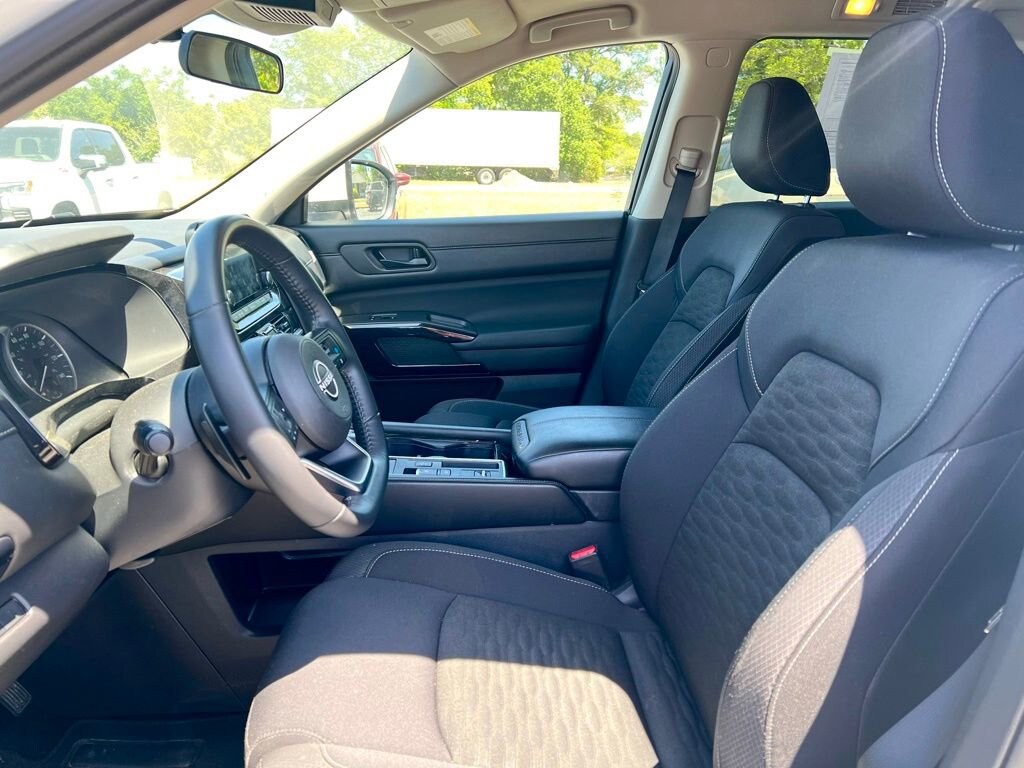 Used 2025 Nissan Pathfinder SV SUV