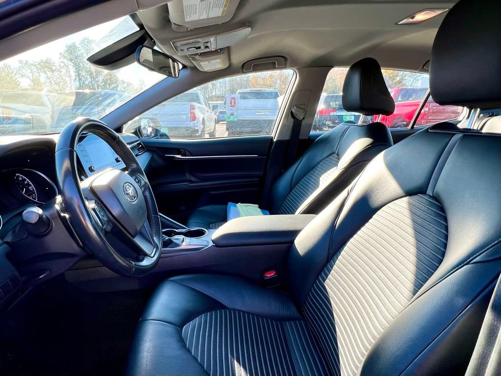 2023 Toyota Camry SE photo 3