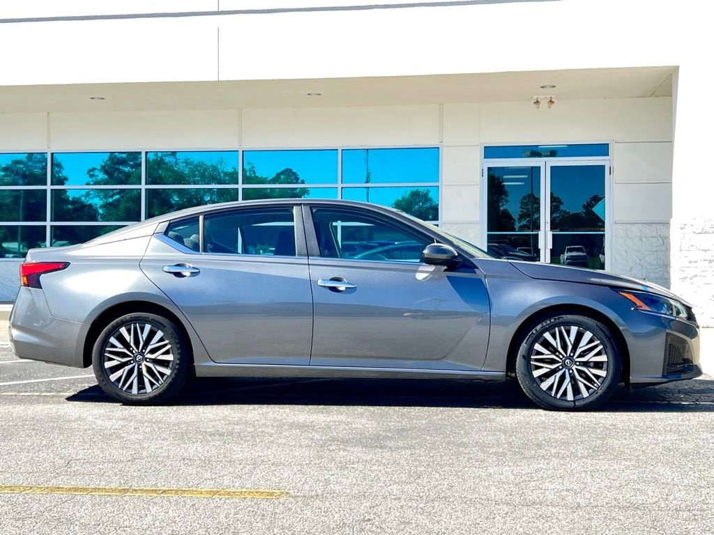 Used 2023 Nissan Altima 2.5 SV Sedan