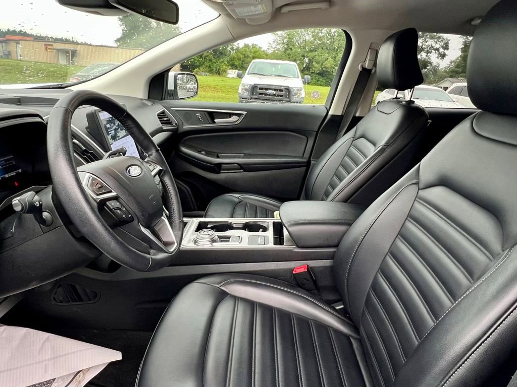 2024 Ford Edge SEL photo 3
