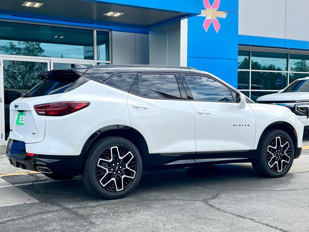 2023 Chevrolet Blazer RS photo 3