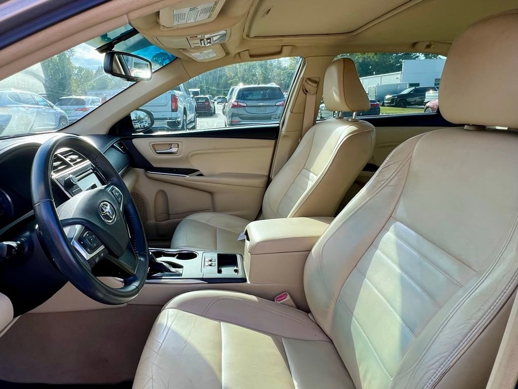 2017 Toyota Camry XSE V6 photo 4