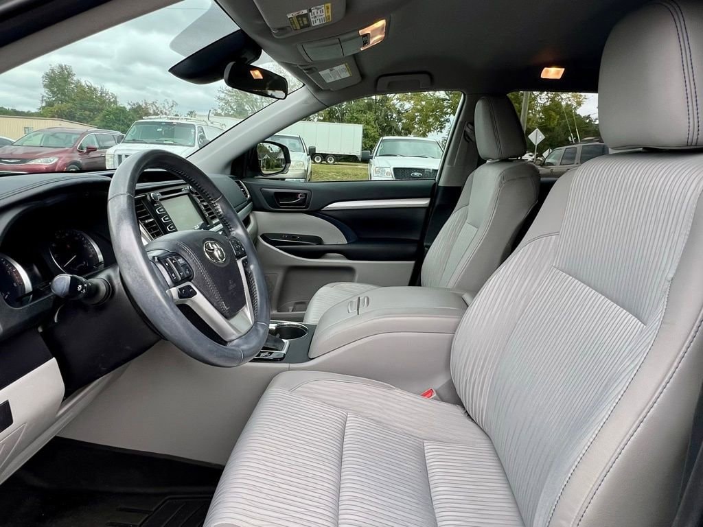 Used 2019 Toyota Highlander LE SUV