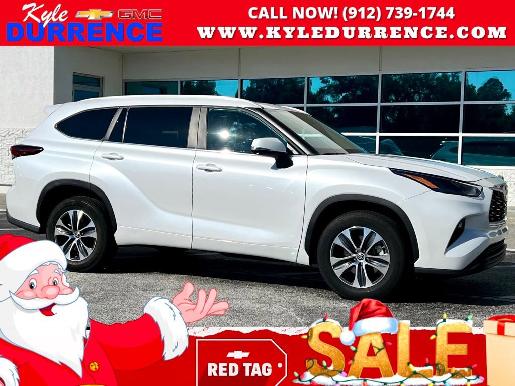 2024 Toyota Highlander LE's photo