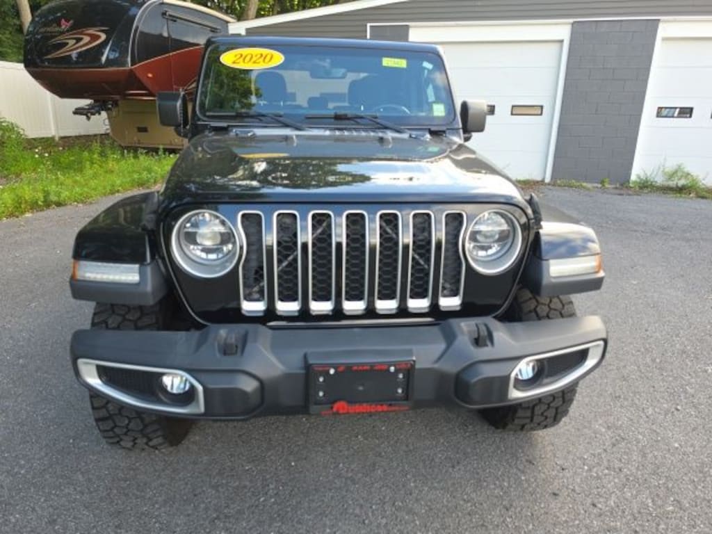 Used 2020 Jeep Gladiator Overland Truck