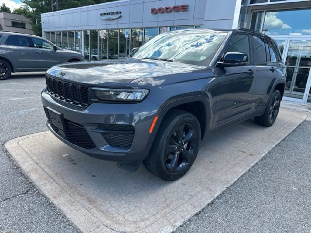 Used 2023 Jeep Grand Cherokee Laredo SUV