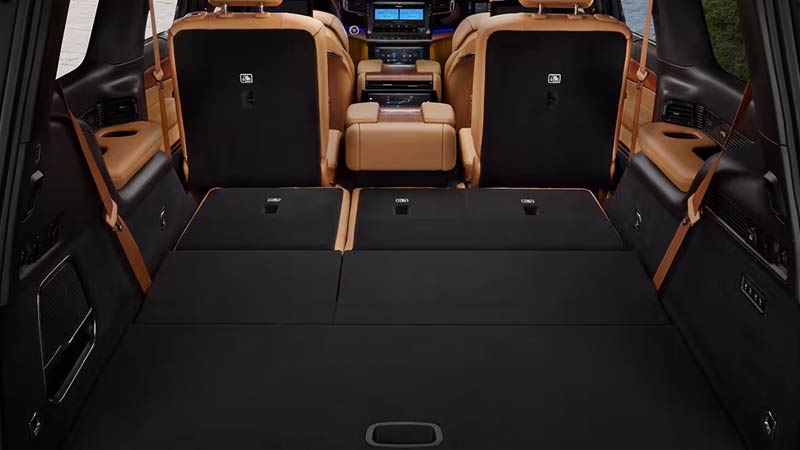 DCDJR-800x450-24-wagoneer-seats-down-1223.jpg