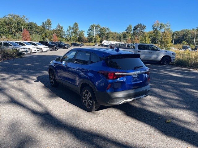 2023 Kia Seltos LX photo 4
