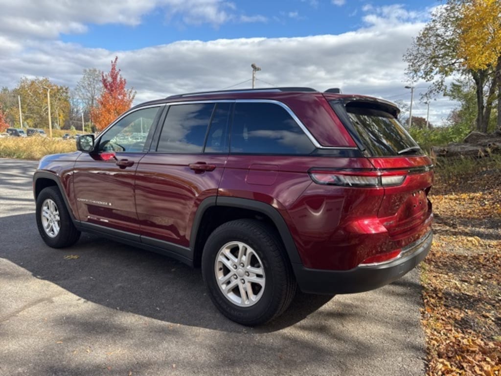 Used 2023 Jeep Grand Cherokee Laredo SUV