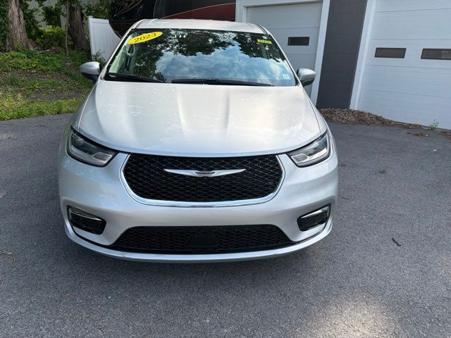 2023 Chrysler Pacifica Touring L's photo