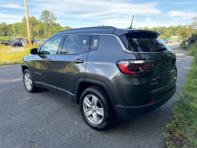 2022 Jeep Compass Latitude photo 3