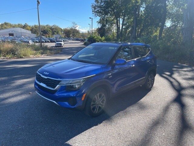 2023 Kia Seltos LX photo 3