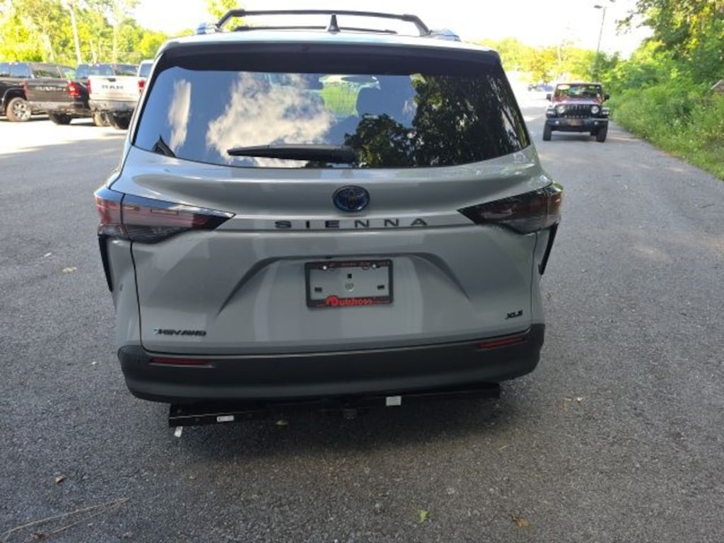 Used 2025 Toyota Sienna Woodland Edition Minivan/Van