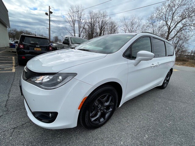 pacifica van 2018