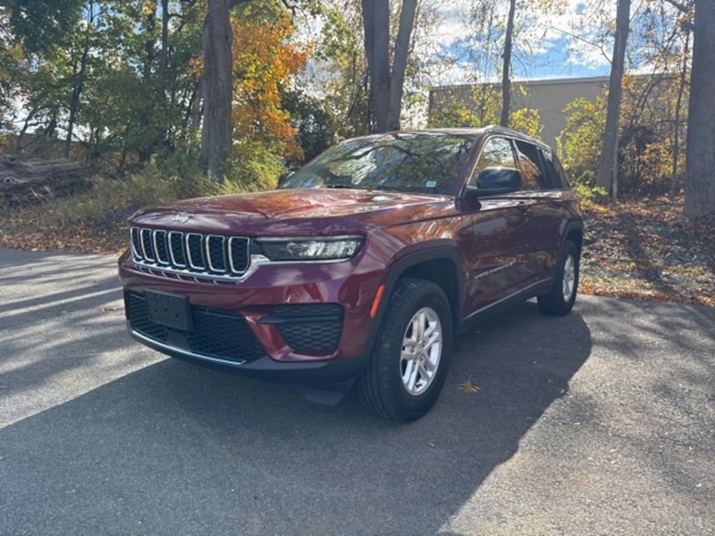 Used 2023 Jeep Grand Cherokee Laredo SUV