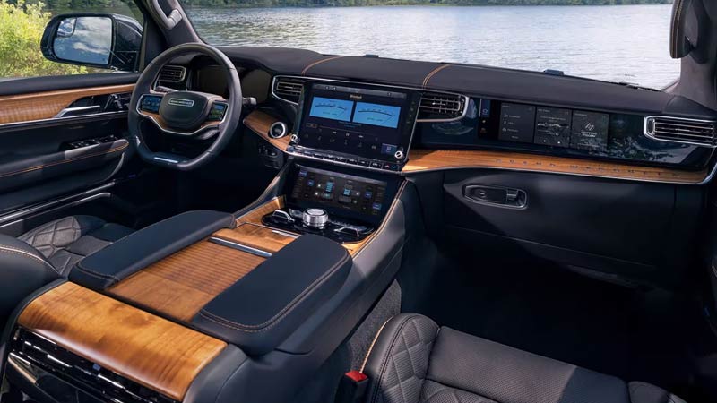 DCDJR-800x450-24-wagoneer-frnt-seats-1223.jpg