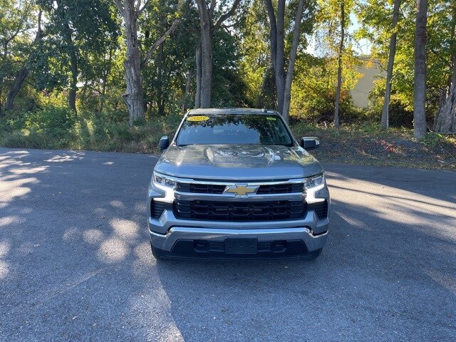 2023 Chevrolet Silverado 1500 LT photo 2