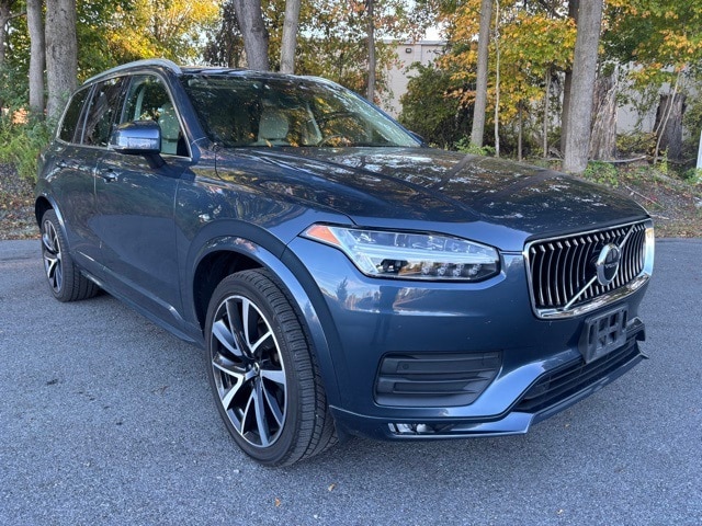 2020 Volvo XC90 Momentum's photo