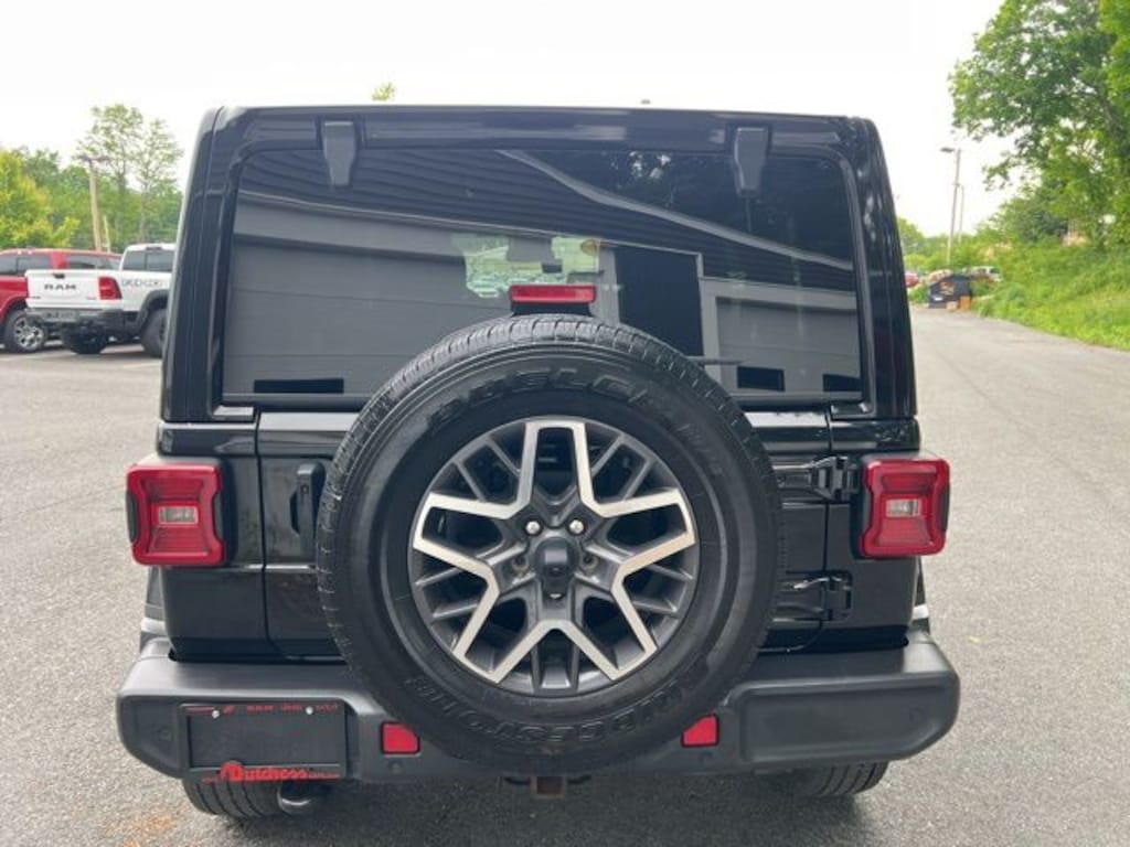 Used 2024 Jeep Wrangler Sahara SUV