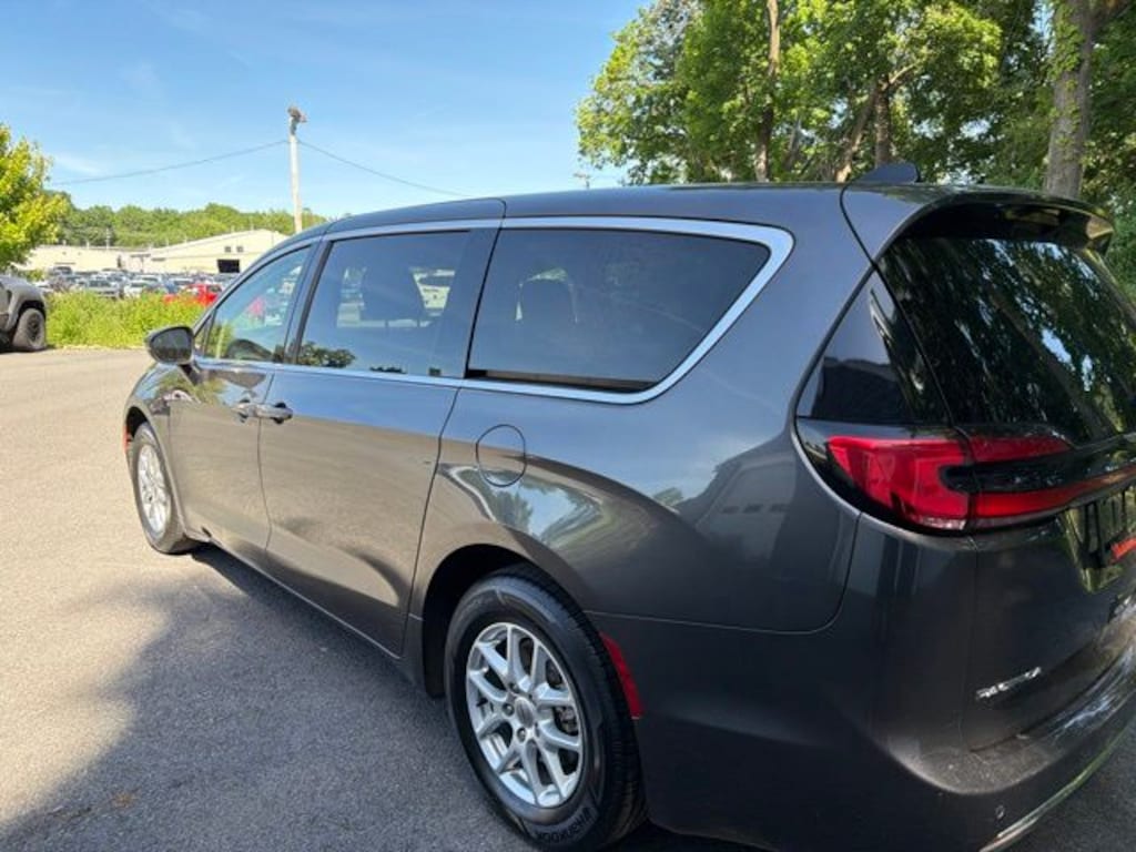 Used 2023 Chrysler Pacifica Touring L Van Passenger Van