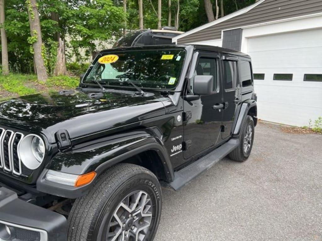 Used 2024 Jeep Wrangler Sahara SUV