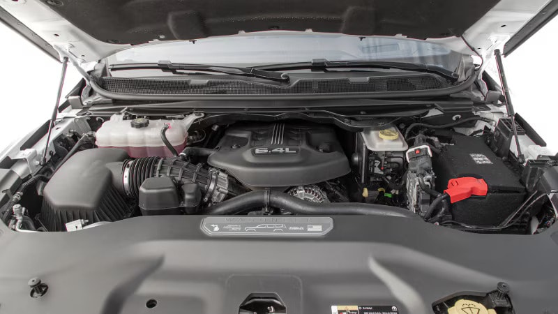 2025 Jeep Grand Cherokee Hurricane twin-turbo 3.0-liter inline-six