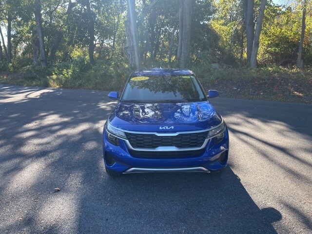 2023 Kia Seltos LX photo 2
