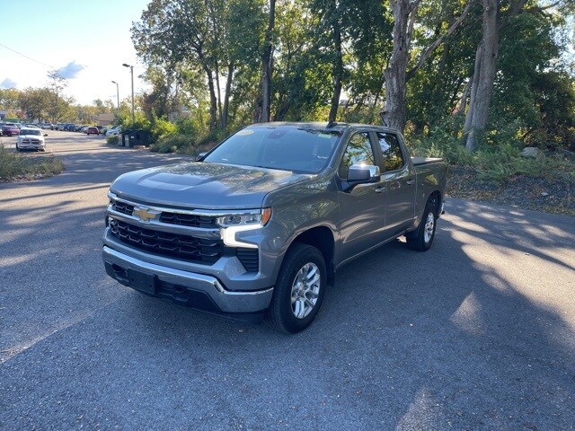 2023 Chevrolet Silverado 1500 LT photo 3
